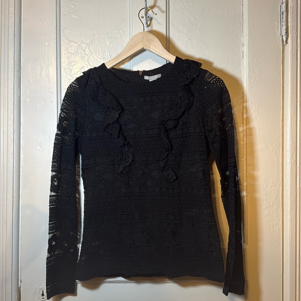 cute lace top. size s. In good preowned condition.
